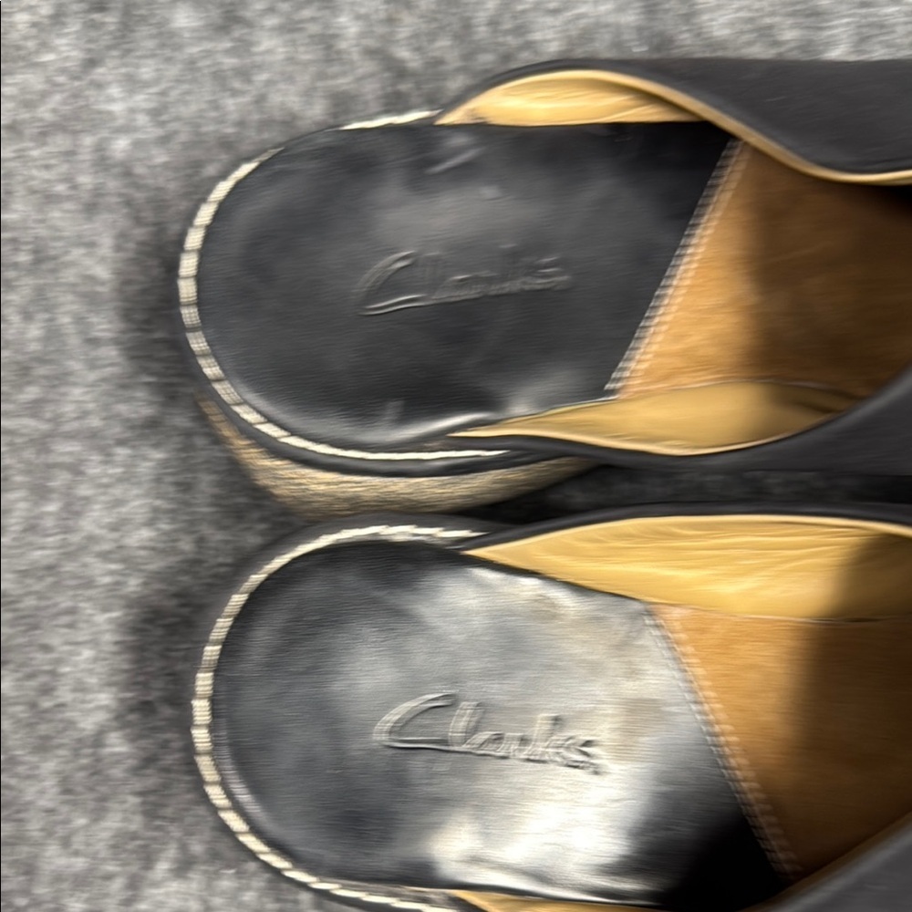 Clarks Black Loafers Slip-Ons Minimalist Design - Picture 5 of 7